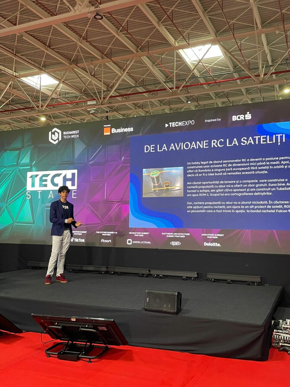 Publicul Tech Expo, uimit de membrii campaniei „100 de tineri pentru dezvoltarea României” a Fundației Dan Voiculescu