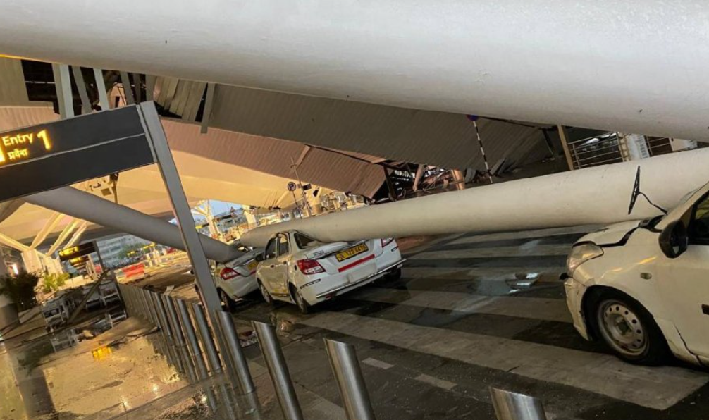 Imagini HALUCINANTE! Acoperișul aeroportului s-a prăbușit! O persoană a murit, altele sunt rănite