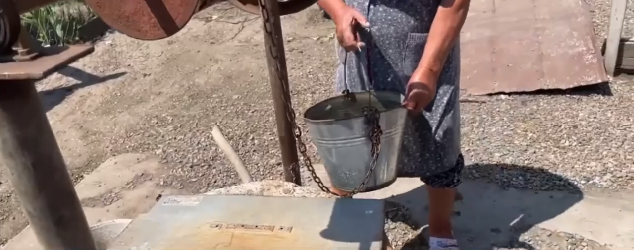 Peste 500 de familii din județul Olt vor primi apă cu porția, din cauza SECETEI. Localnicii au început să își facă deja provizii
