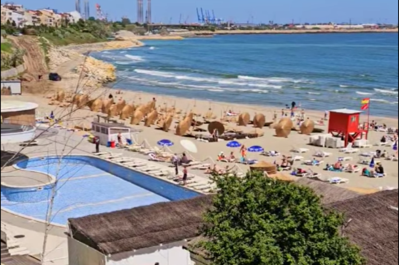 De pe PLAJĂ la POLIȚIE. Minivacanță cu scandal pe litoral. Bătaie cu pumnii și picioarele între turiști