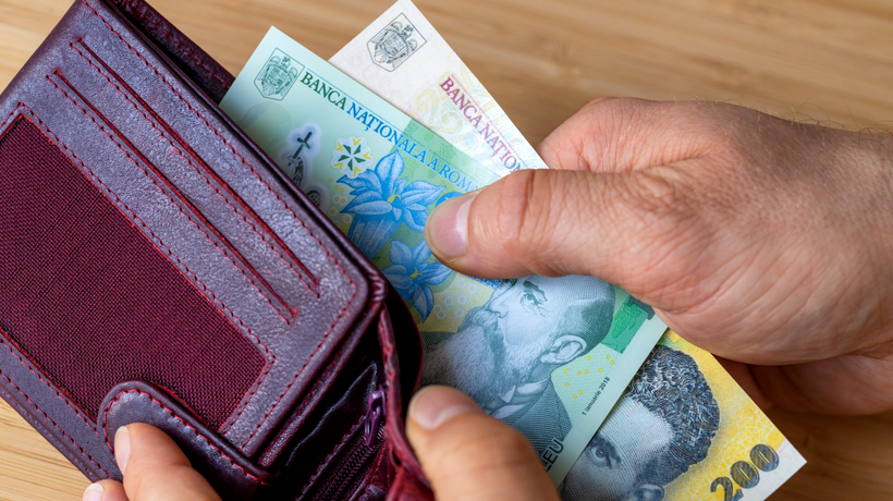 Scad RATELE la bănci. Cât vor economisi românii care au credite imobiliare
