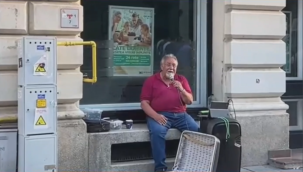 Membrii trupei COLDPLAY au luat la pas Bucurestiul, fiind impresionați de un bătrân care cânta pe stradă. Ce a urmat, a devenit viral