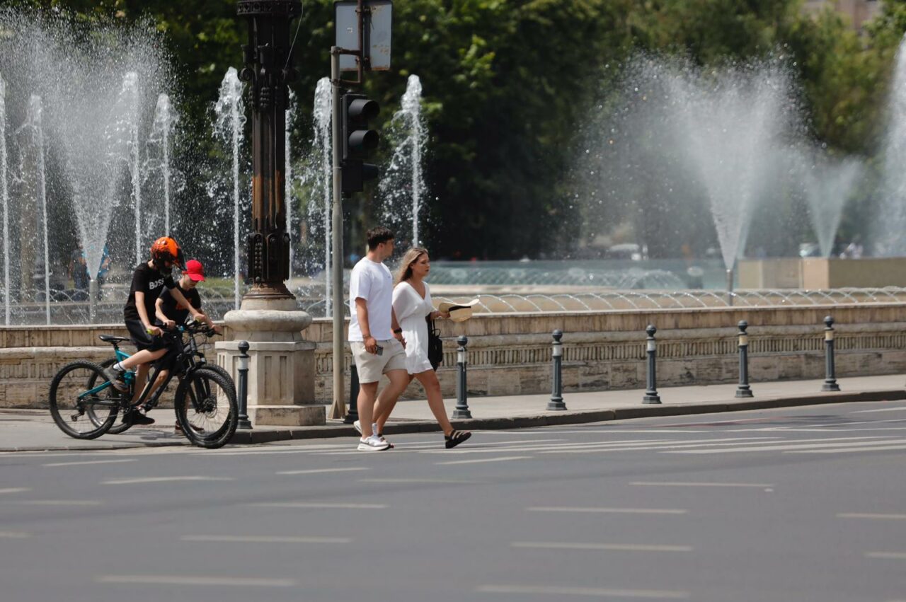 Vremea din România redevine CANICULARĂ, dar nu scăpăm de furtunile puternice. Cum va fi vremea în București