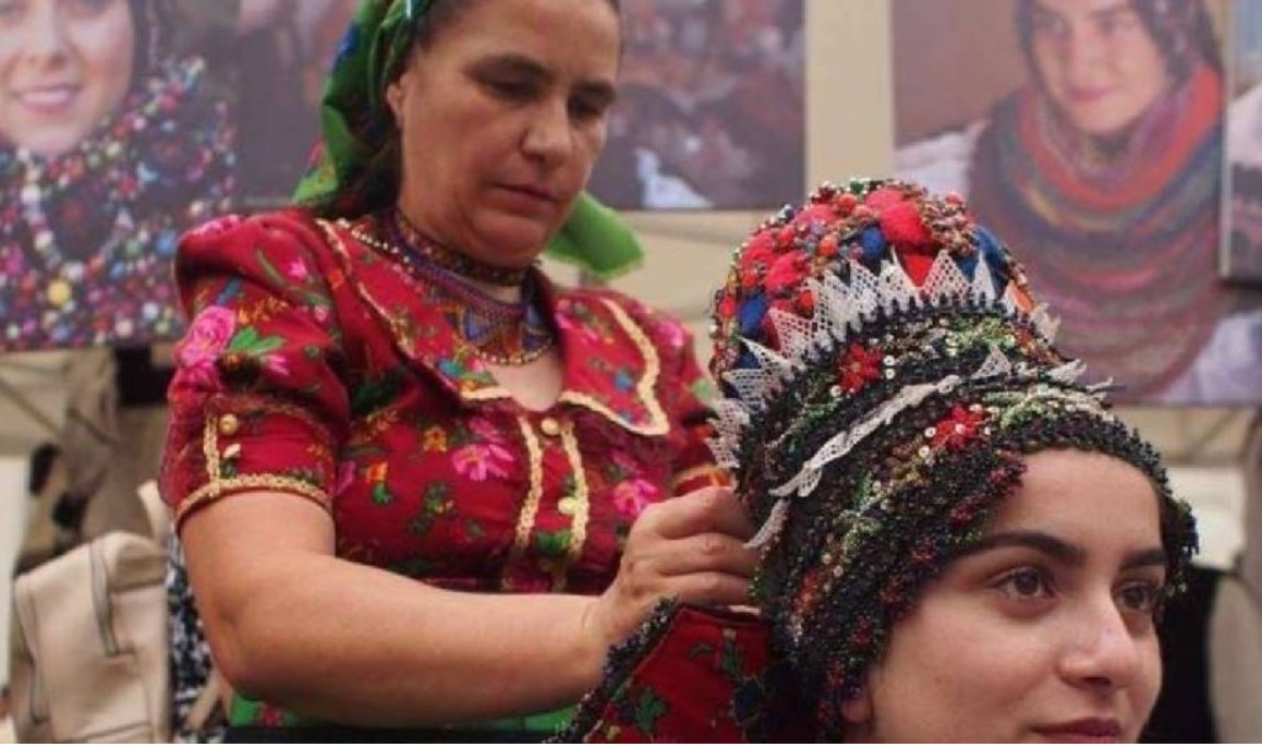 Viorica, o împletitoare de mirese din Țara Oașului, primește titlul de TEZAUR Uman Viu: „Este considerată o adevărată maestră”