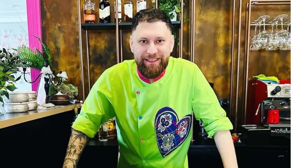 Cine este noul bucătar al echipei naționale. A câștigat MasterChef România în 2015: „Băieții m-au primit foarte bine”