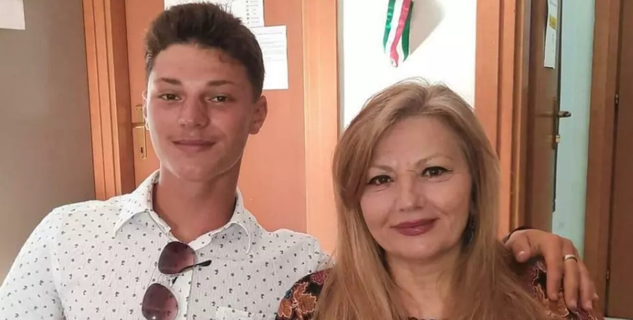 O bunică româncă și nepotul ei dau BAC-ul la un liceu din Italia după ce au fost colegi de bancă
