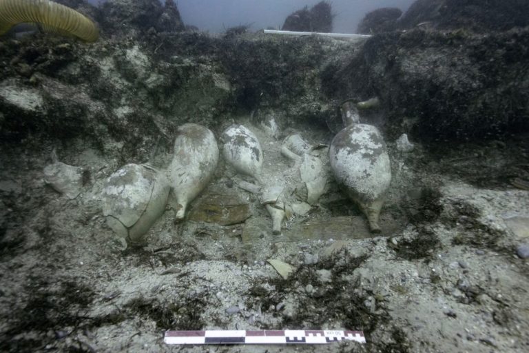 EPAVA unei nave vechi de peste 3.000 de ani a fost descoperită, alături de încărcătura sa, în largul Israelului. Ce s-a găsit în interior