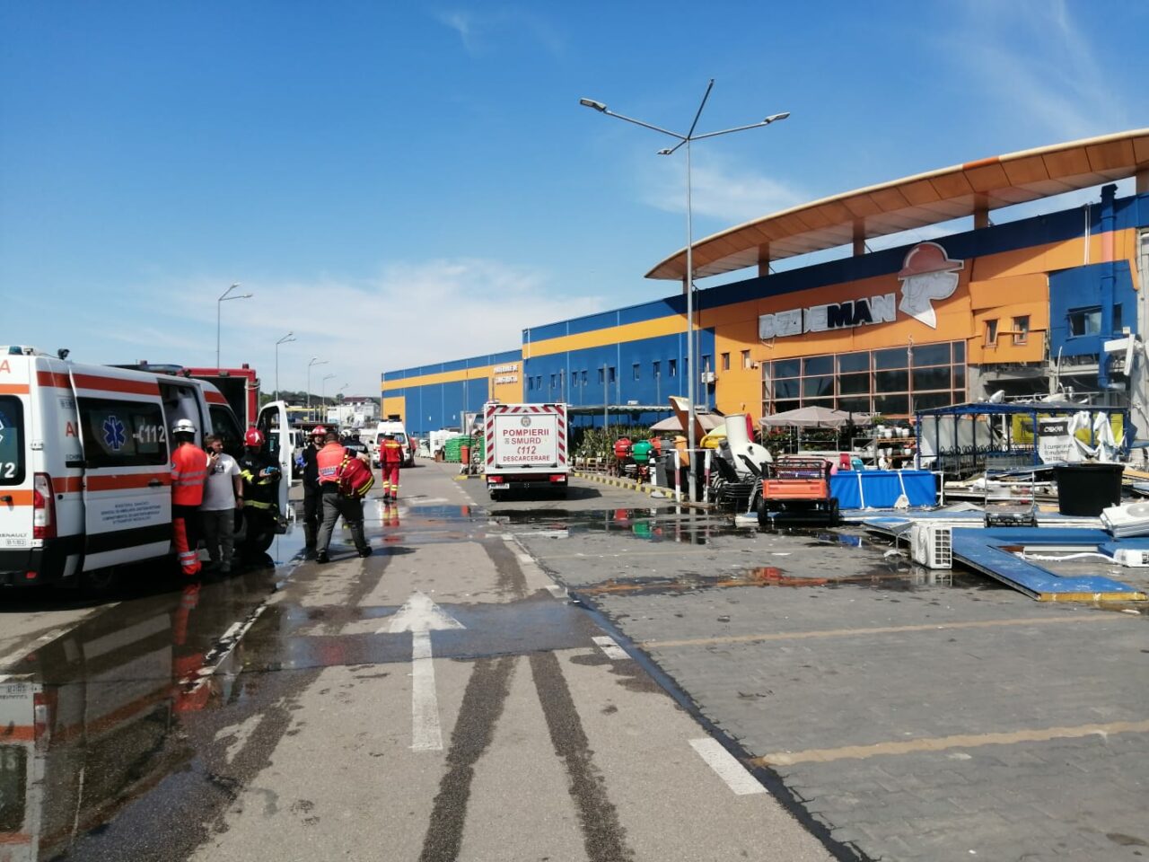 MS, actualizare privind starea victimelor după explozia de la Dedeman Botoșani: „Doi pacienți, în continuare în stare gravă. Sunt intubați”