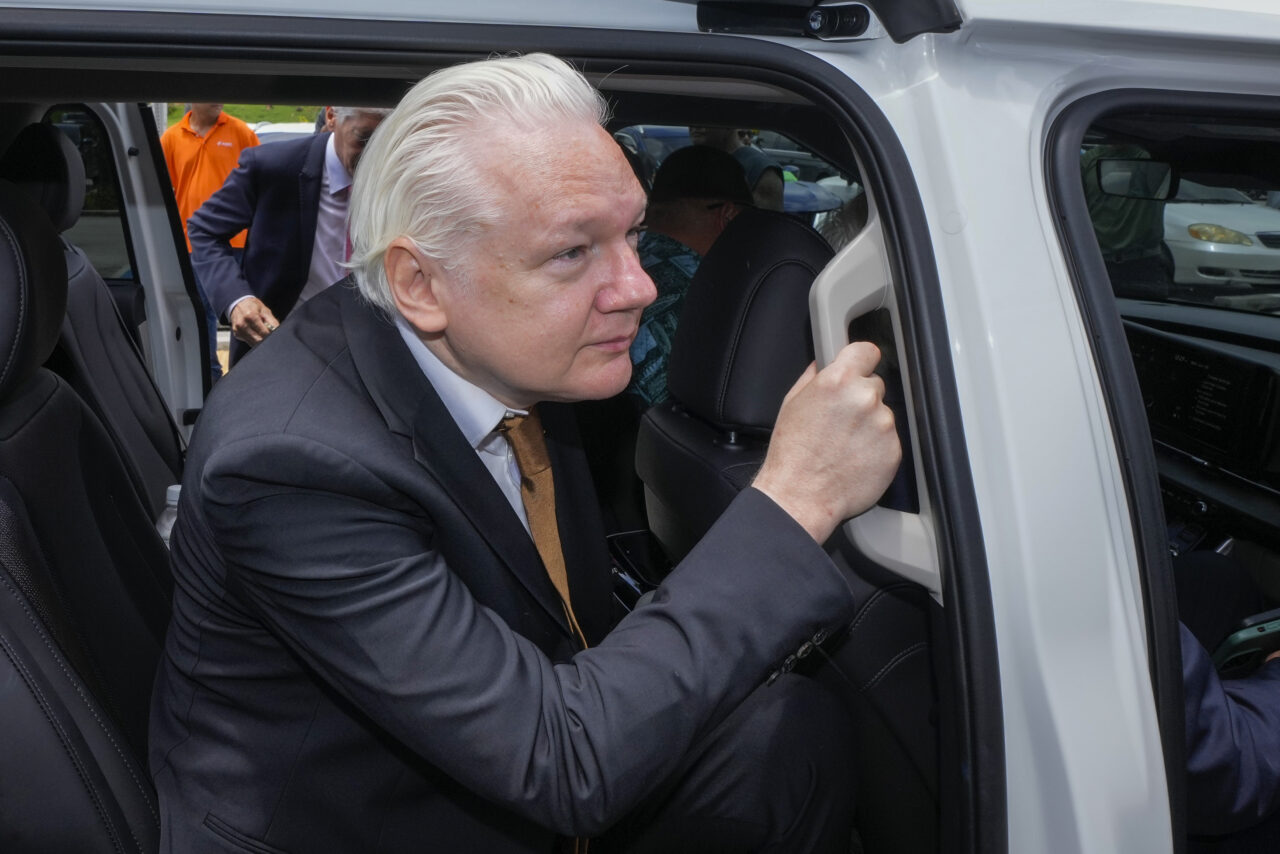 Julian Assange, ELIBERAT după semnarea unui acord de recunoaștere a vinovăției / Fondatorul WikiLeaks se întoarce în Australia