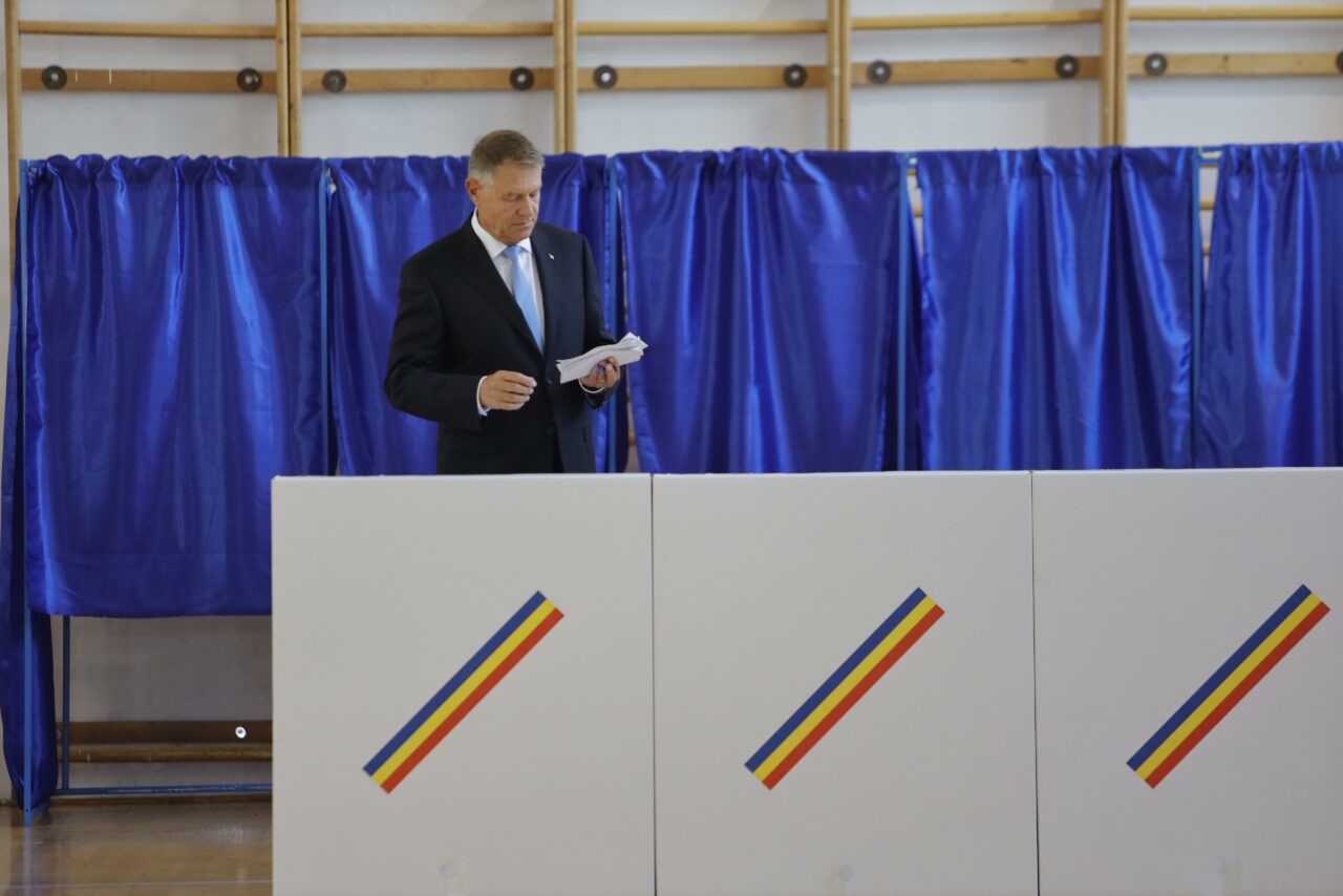 Klaus Iohannis: „Este o zi IMPORTANTĂ, în care îi alegem pe cei care conduc comunitățile. Eu am votat și vă invit pe toți să poftiți la vot”