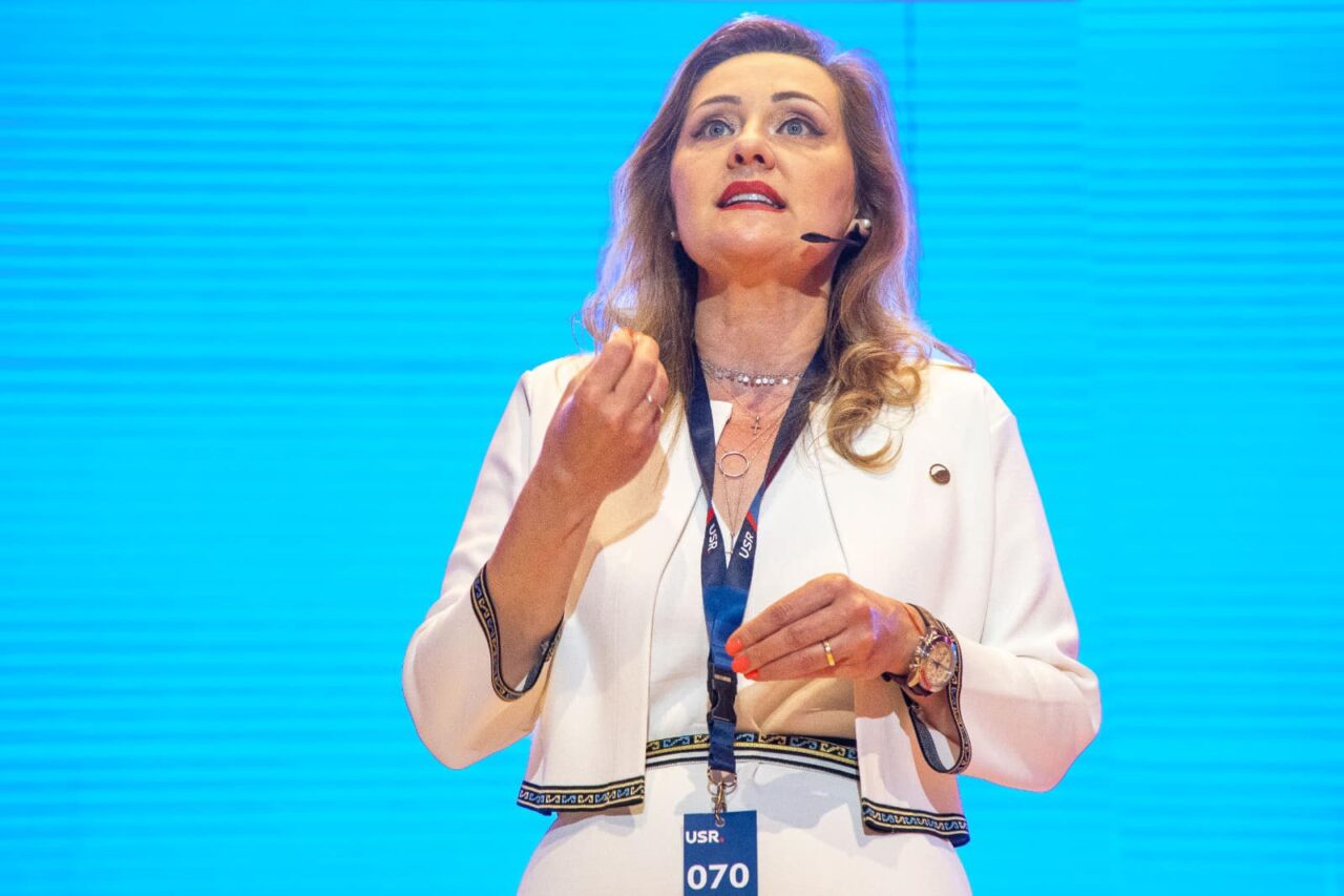Elena Lasconi a răbufnit după declarațiile făcute de ÎPS Teodosie: „Este o prezență toxică în societate și reprezintă coloana rusă din România”