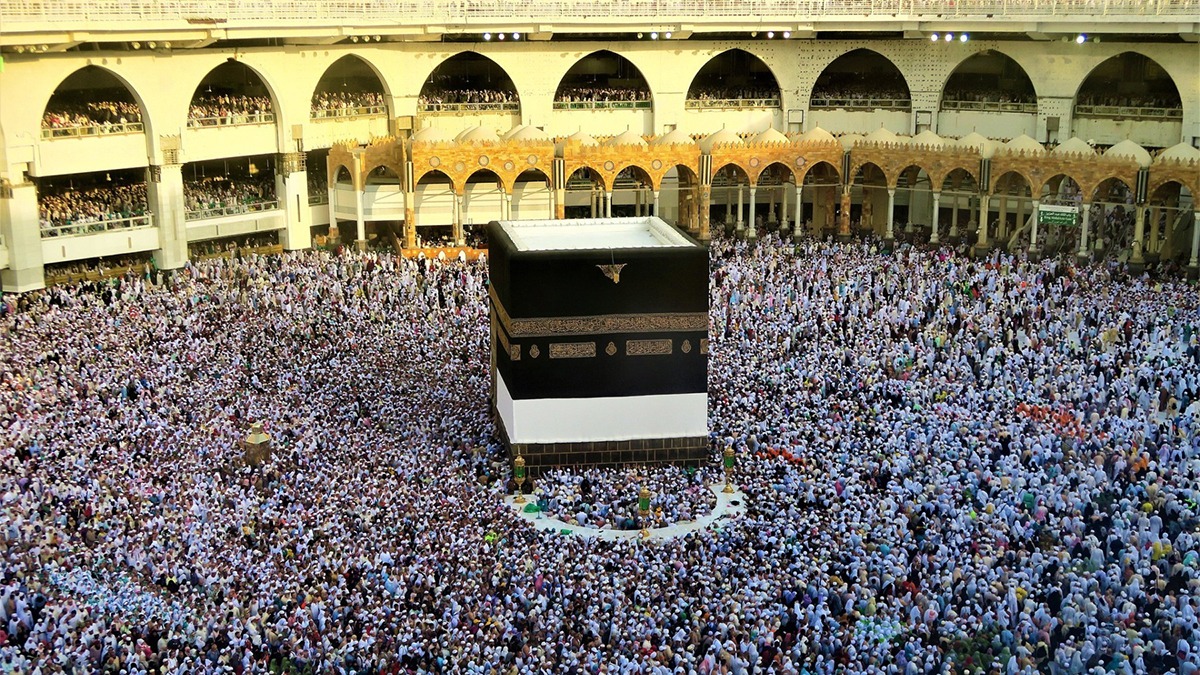 Pelerinaj în condiții infernale la MECCA. Sute de credincioși UCIȘI de caniculă. Numărul dispăruților, necunoscut. Morga din oraș, arhiplină