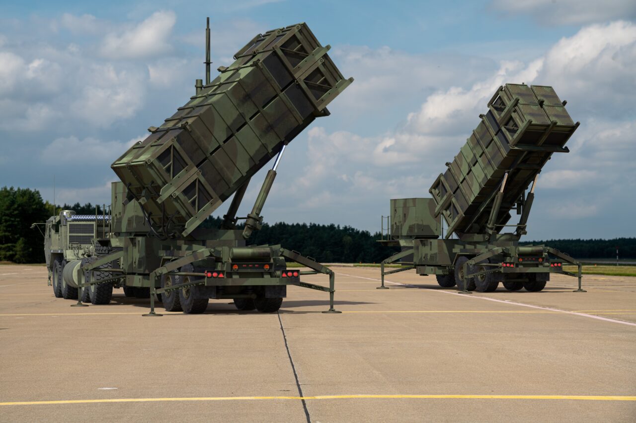 Trump cere Congresului să relaxeze procedurile vânzărilor de ARME AMERICANE către țările NATO