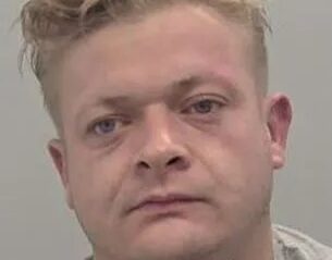 Pedofil UCIS și înfășurat într-un covor, după ce s-a lăudat cu agresiunile asupra minorilor. Criminalul și-a recunoscut fapta: „Am explodat…”