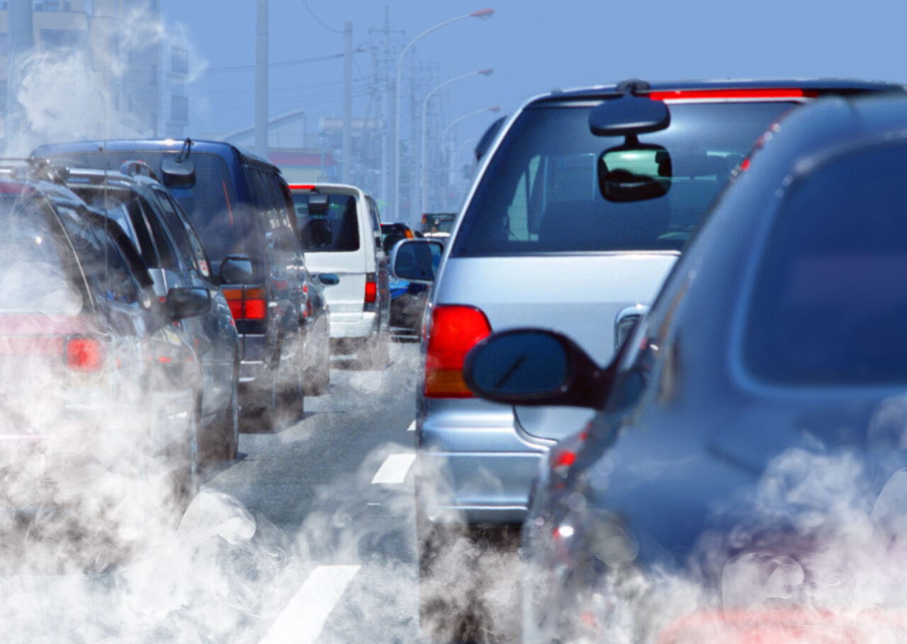 PPE renunță la planul de INTERZICERE a mașinilor pe benzină și motorină în UE: „Interdicţia a fost o greşeală”