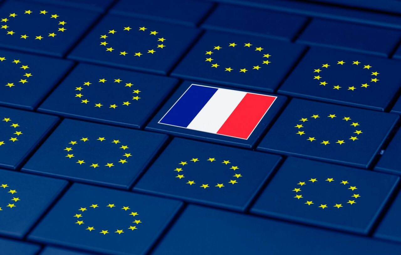 LE MONDE: Franța, slăbită după scrutinul europarlamentar, încearcă limitarea daunelor /Instituțiile UE se tem de succesul forțelor de dreapta
