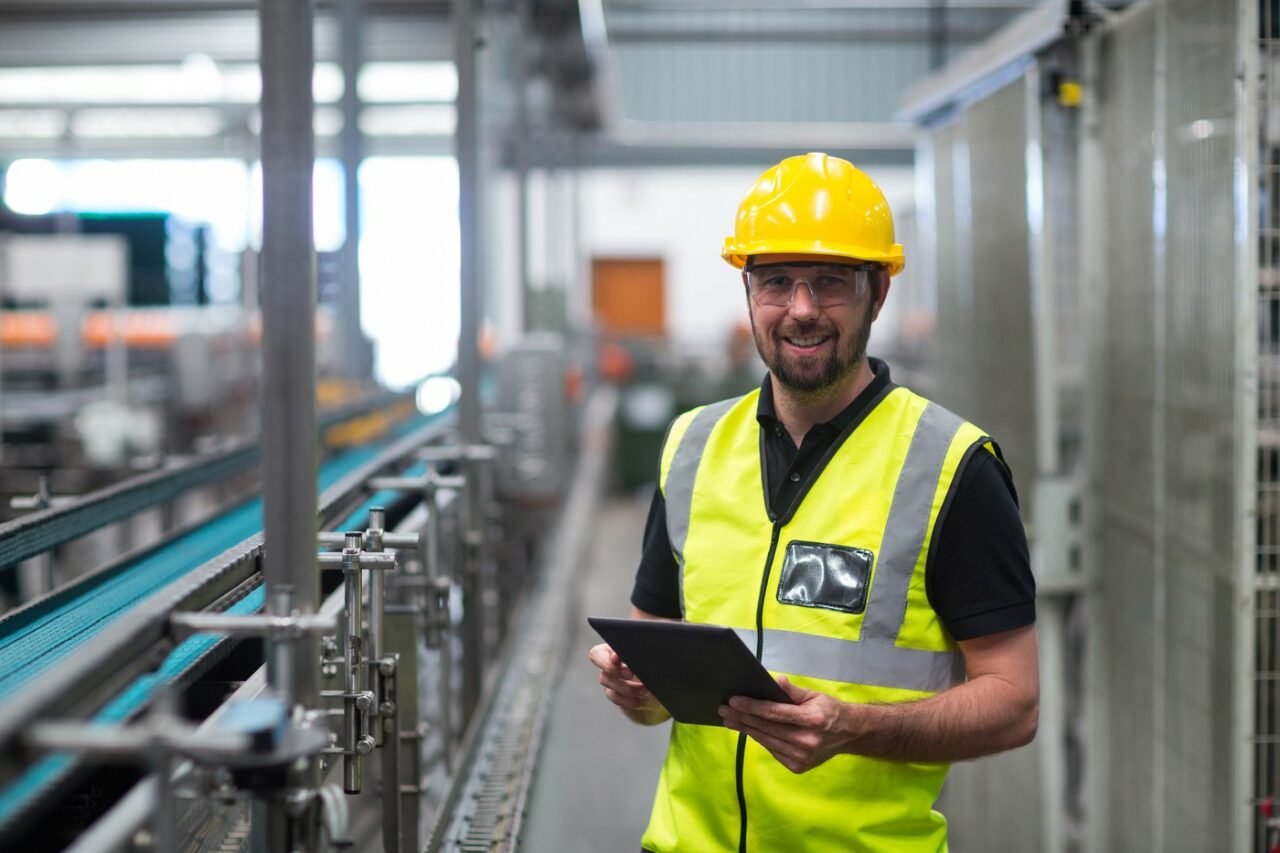 Muncitorii ROMÂNI, la mare căutare pentru o companie sud-coreeană care dezvoltă un proiect inovator la Cernavodă. Salariul este de 2.000 de euro lunar