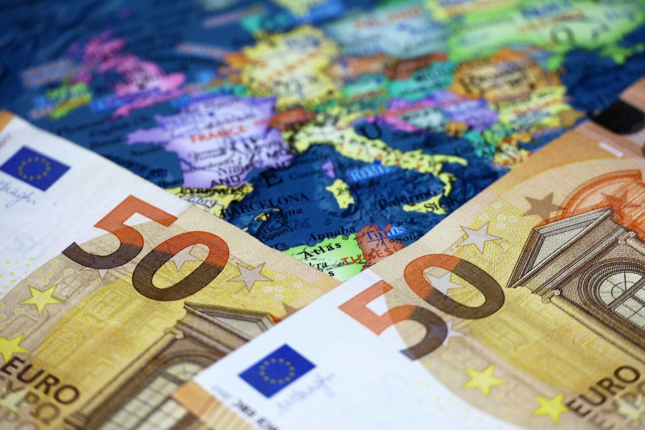 Süddeutsche Zeitung: Există riscul unei noi CRIZE financiare în zona euro? Problemele Franței și Italiei generează preocupări majore