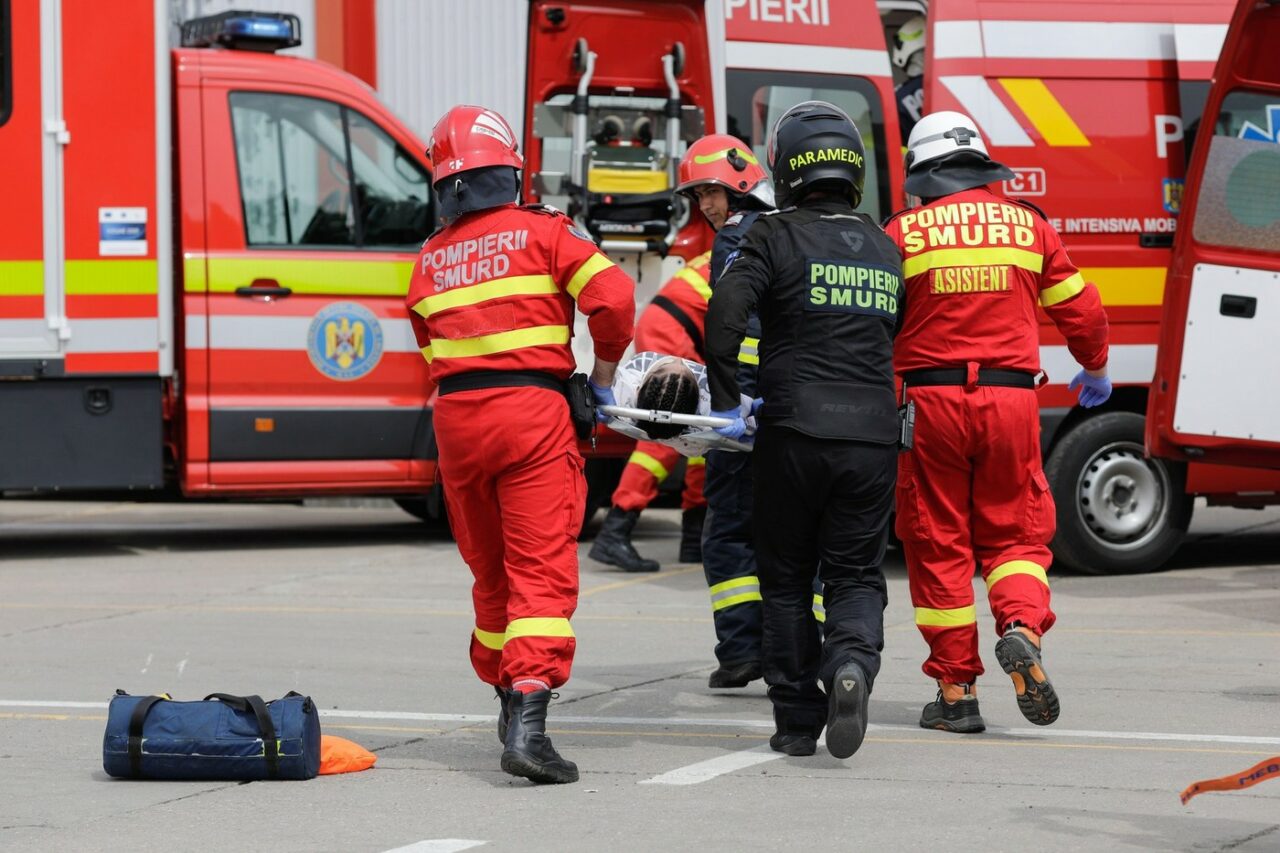 INCENDIU la o clădire de birouri din Capitală: Zeci de pompieri au intervenit de urgență