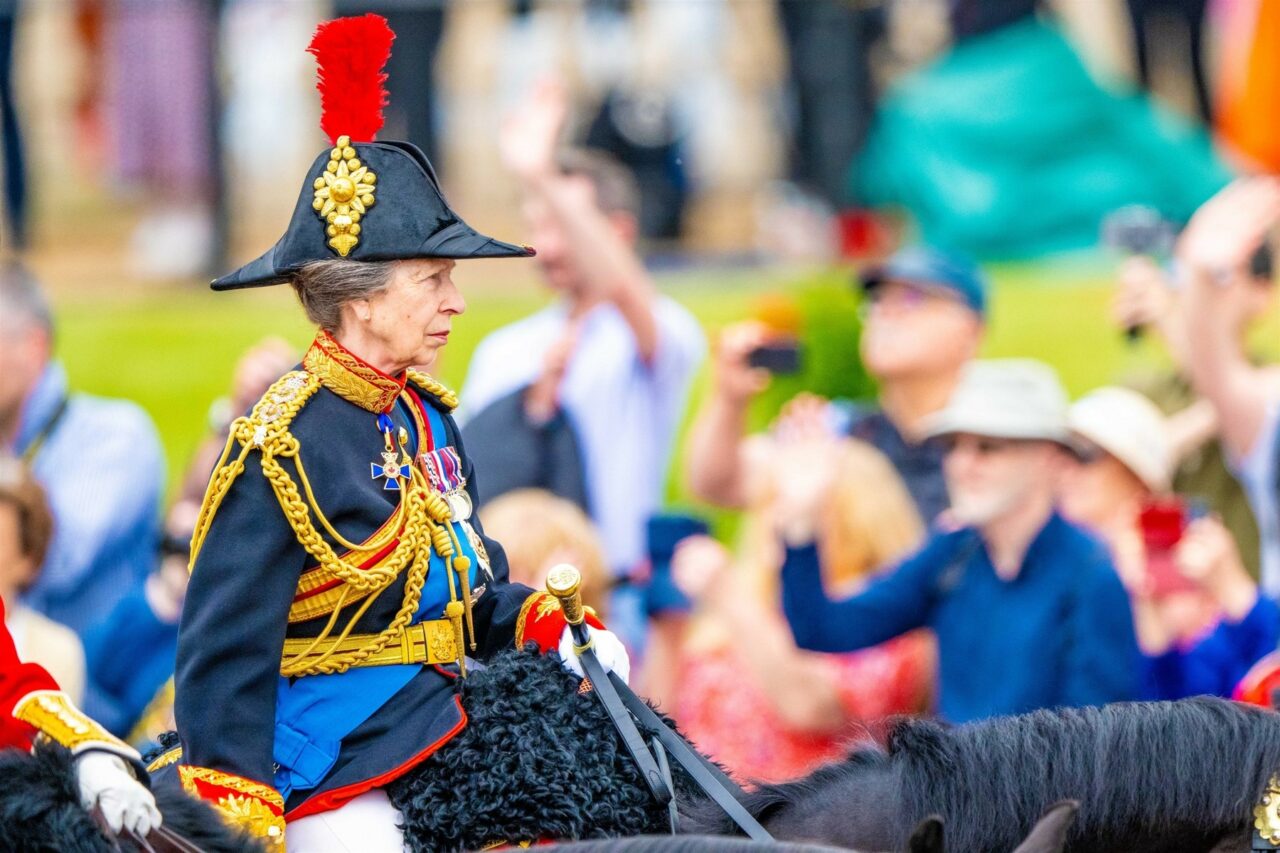 Încă un moment DUREROS pentru familia regală britanică! Prinţesa Anne, sora regelui Charles al III-lea, a fost internată în spital