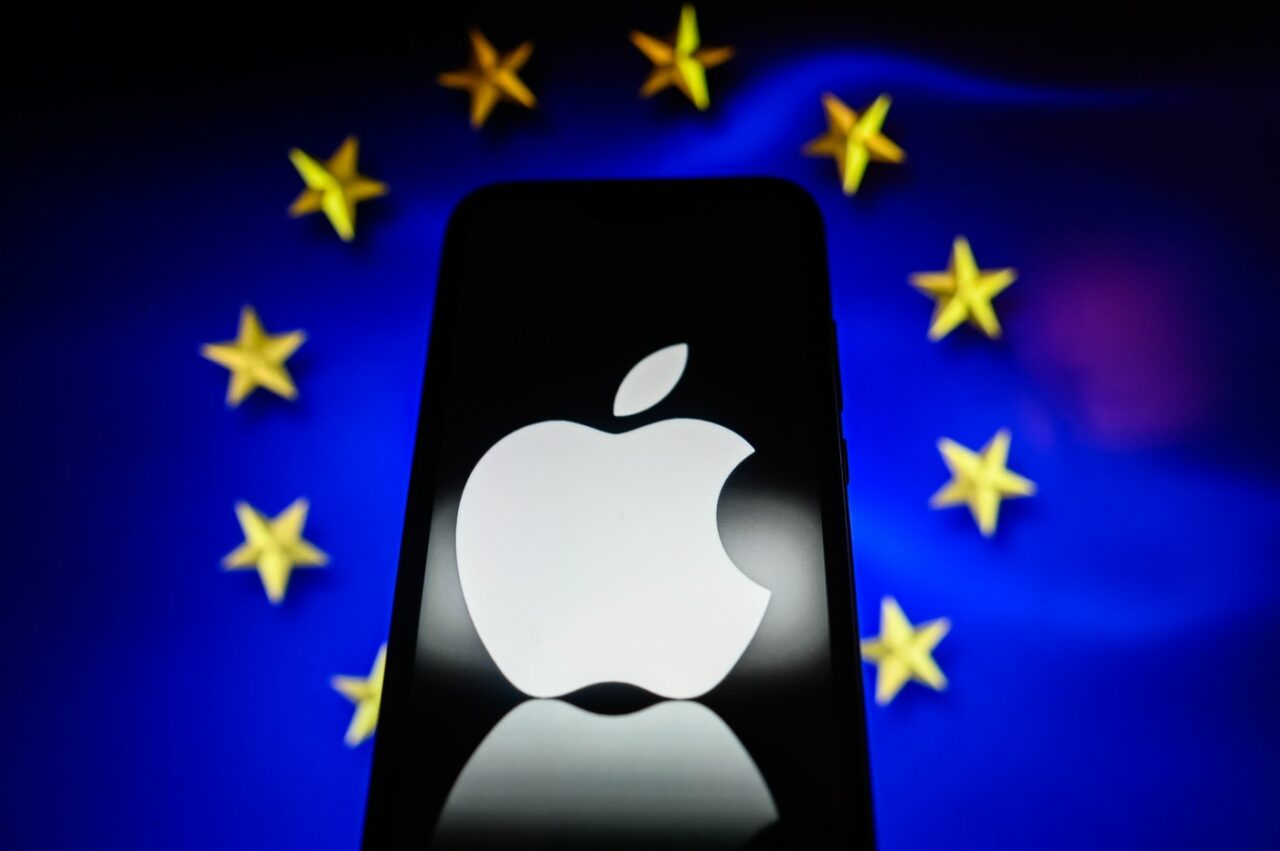 Financial Times: APPLE riscă să devină primul grup tehnologic digital sancționat de UE în virtutea noilor reglementări