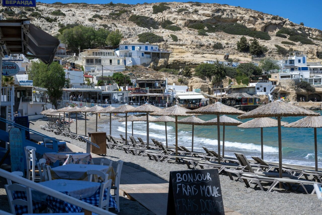 Doi români au fost jefuiți în timpul unei călătorii în GRECIA după ce și-au lăsat mașina nesupravegheată: „Ne-au lăsat doar cu hainele de pe noi”