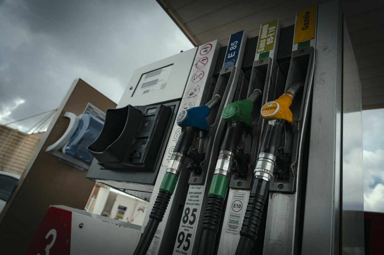Benzina și motorina se vor SCUMPI cu 0,40 RON pe Litru de la 1 iulie