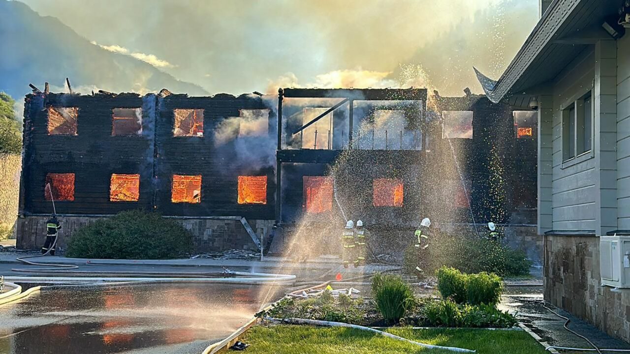 INCENDIU misterios la reședința de iarnă a lui Vladimir Putin. Vila era dotată și cu buncăr antiatomic