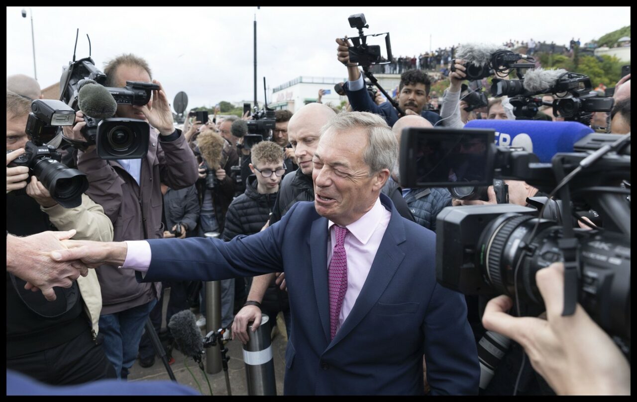 Nigel Farage, STROPIT de o protestatară la un eveniment de campanie /”Nu ne vom lăsa intimidați”
