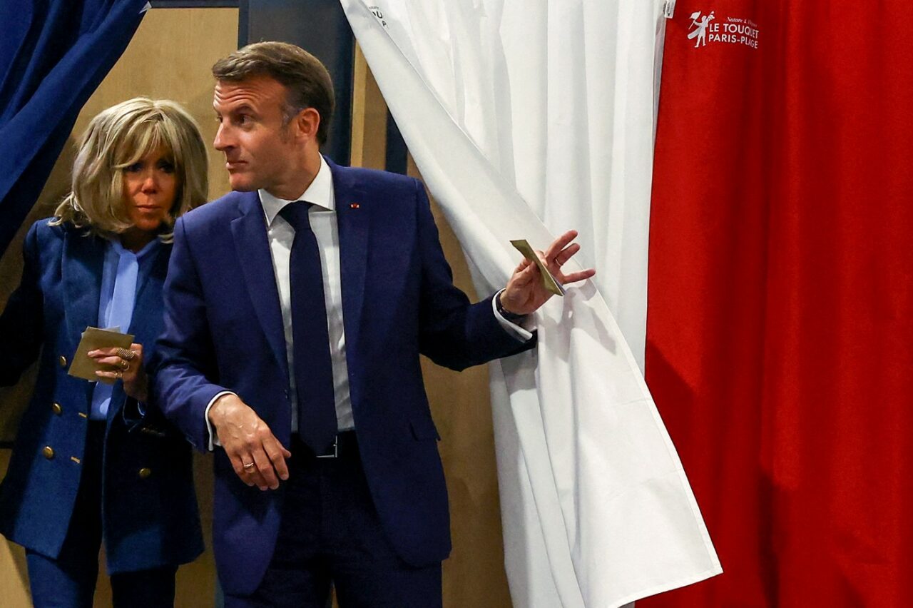 Emmanuel MACRON a votat în scrutinul europarlamentar /Coaliția pro-prezidențială din Franța este surclasată în intențiile de vot