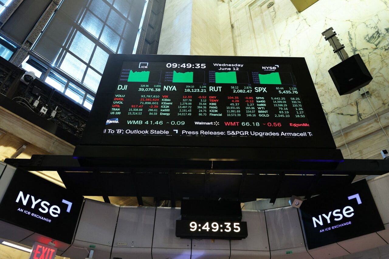 Fed menține nivelul dobânzilor în SUA /Inflația a scăzut ușor, dar rămâne „ridicată”, pe fondul situației economice ”INCERTE”