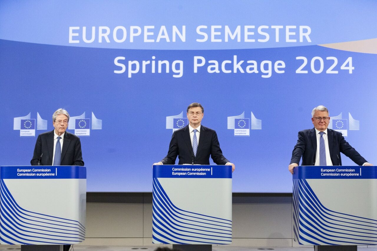 Comisia Europeană îndeamnă statele UE să aplice politici fiscale „prudente” /„România nu a aplicat măsuri eficiente” pentru corectarea deficitului