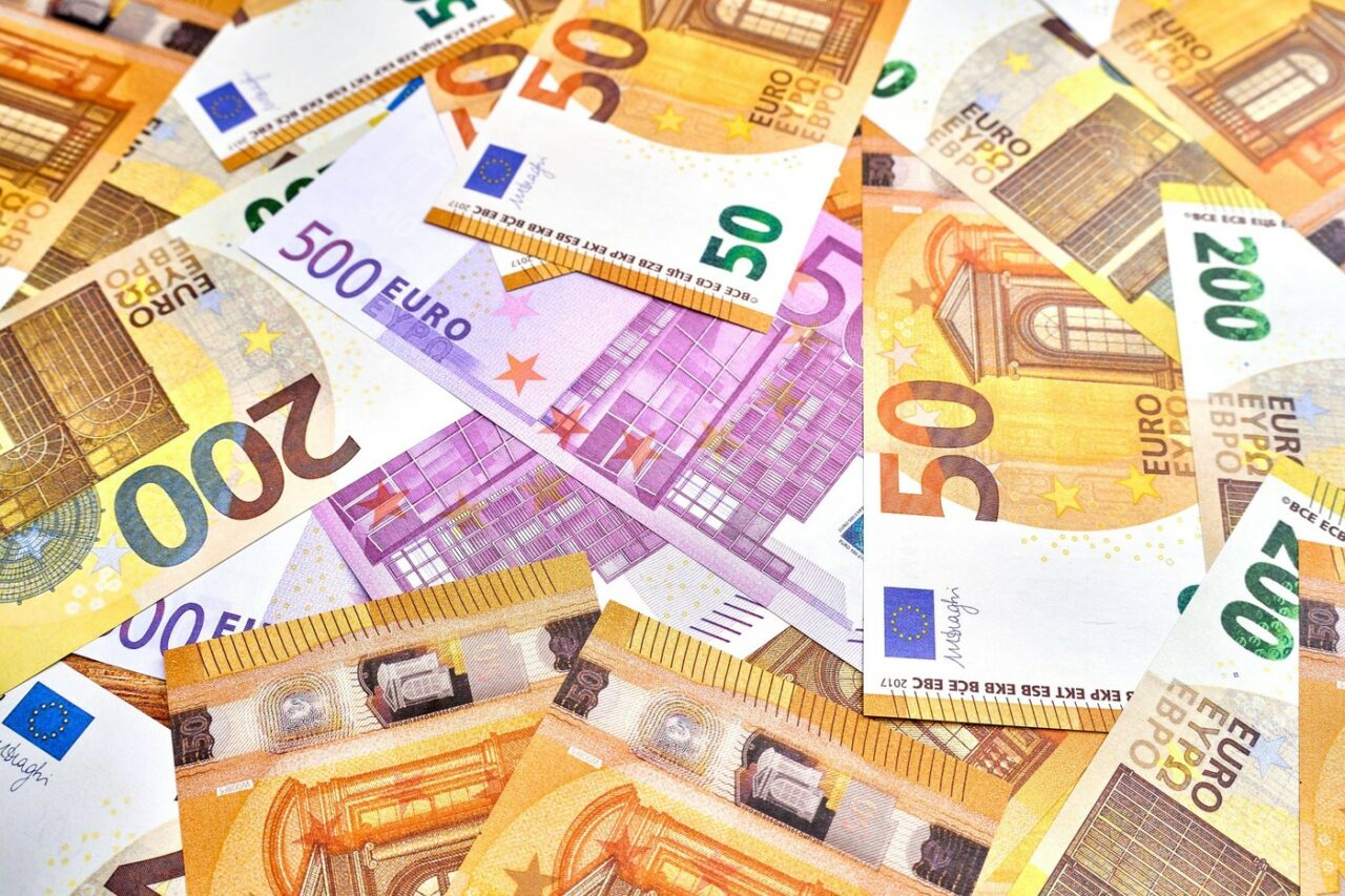 Comisia Europeană a prezentat progresele statelor care trebuie să adere la zona euro /Care este situația ROMÂNIEI