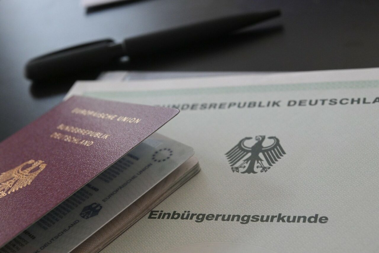 Românii din Germania pot obține mai ușor cetățenia germană! Legea a intrat deja în vigoare!