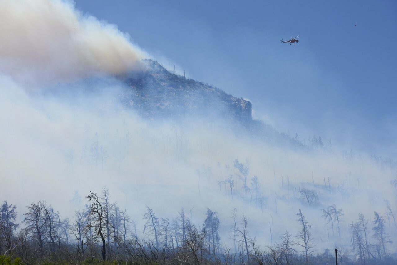 Incendiu URIAȘ în Grecia, la Nord de Atena. MAE a emis alertă de călătorie