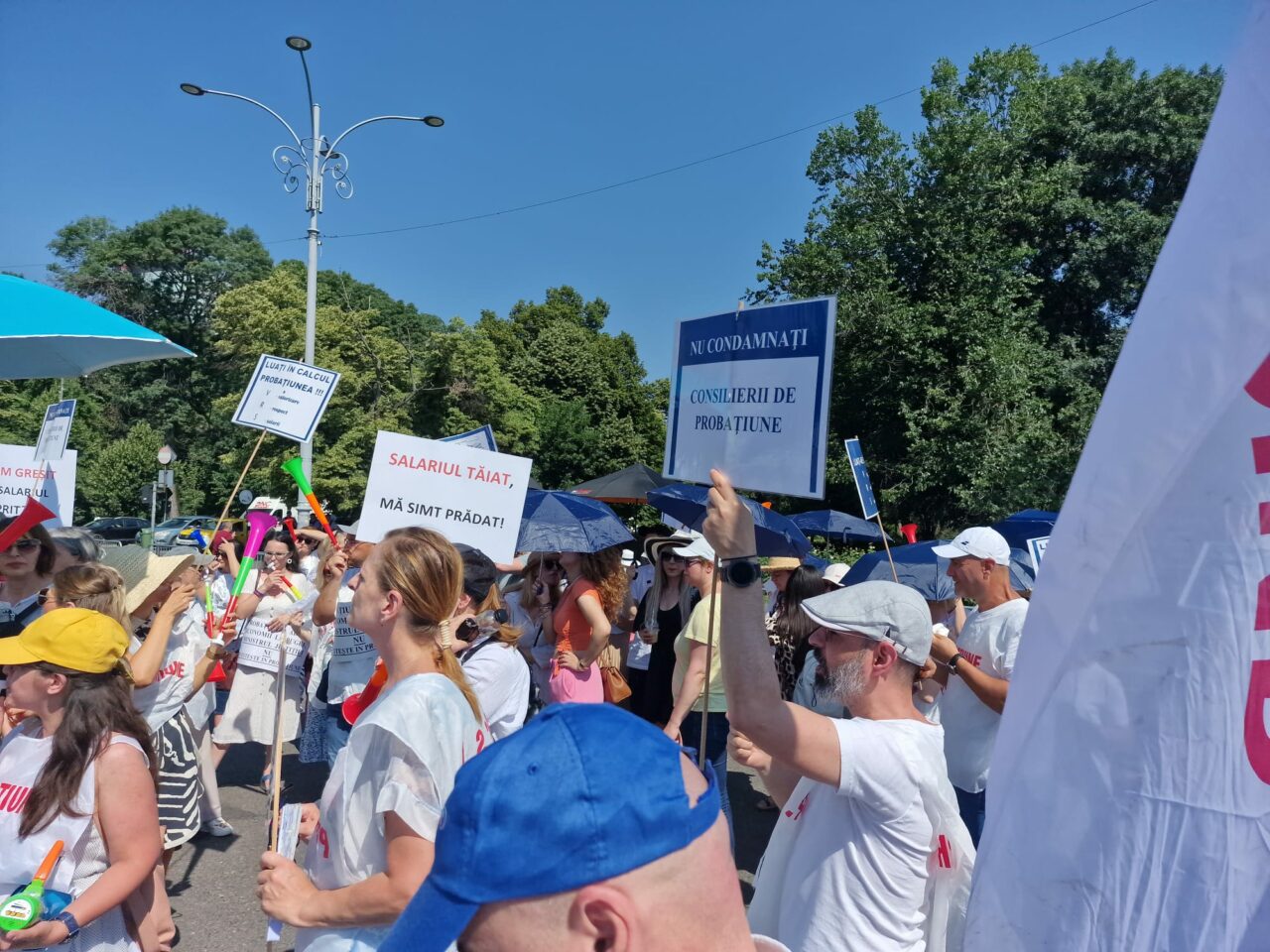 PROTEST al consilierilor de probaţiune în Capitală: „Am muncit șase luni pe datorie!”
