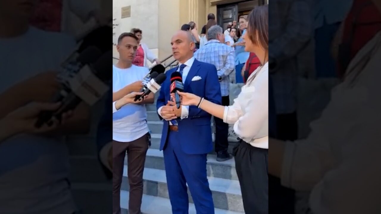 Rareș Bogdan o acuză pe Clotilde Armand că repetă SCENARIUL  de acum 4 ani/”Să lase acest comportament care este complet aberant!”