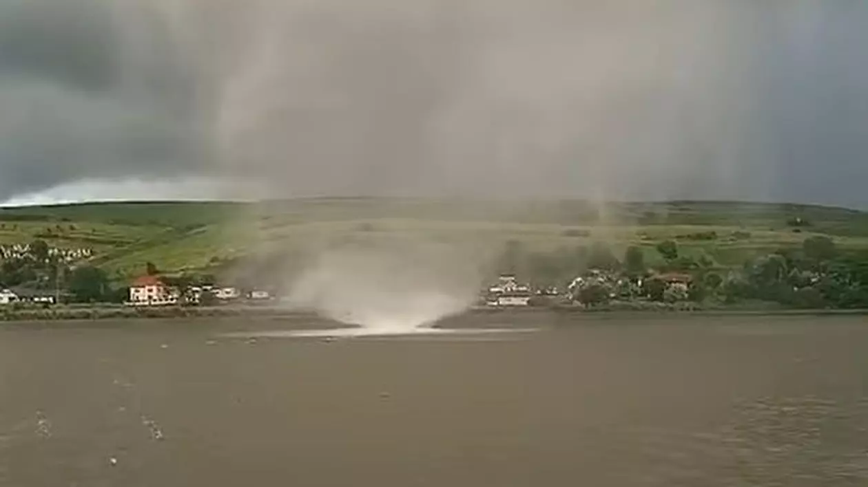 Fenomen RAR în Cluj: O trombă s-a format pe un LAC în timpul unei furtuni