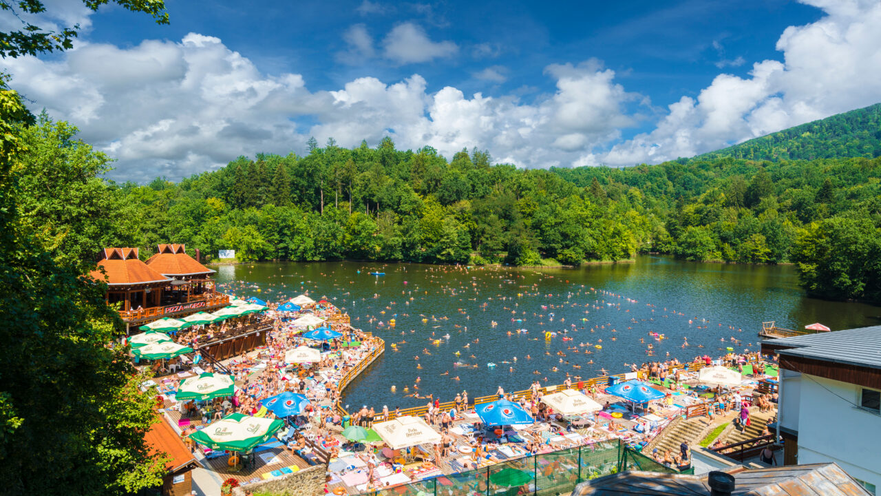 Stațiunea în care mii de TURIȘTI au dat buzna în minivacanța de Sfânta Maria. Până și hotelierii s-au mirat de câți vizitatori au avut