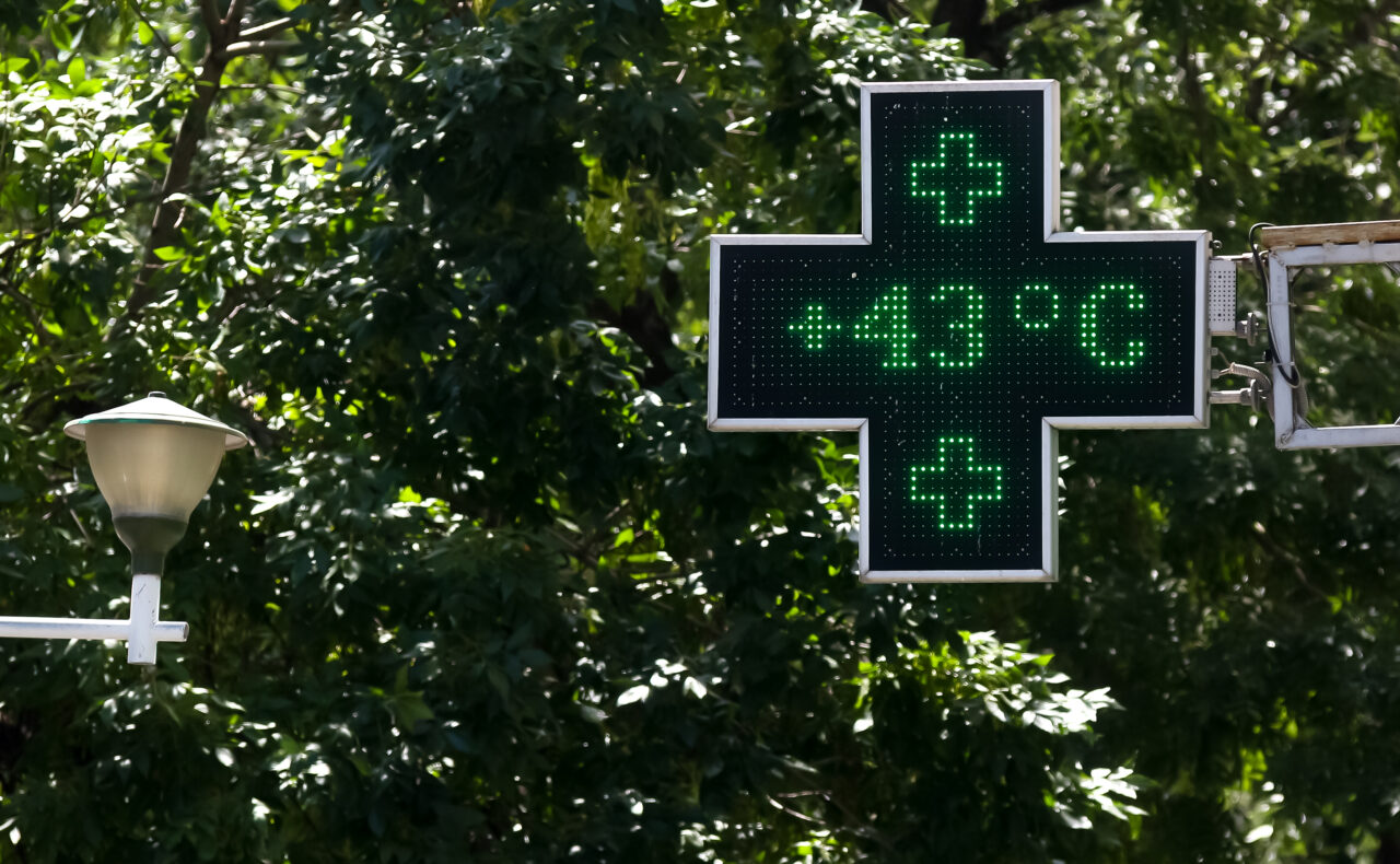 România a înregistrat cea mai CALDĂ zi din ultimii 65 de ani. La nivelul asfaltului, temperaturile au trecut de 50 de grade Celsius