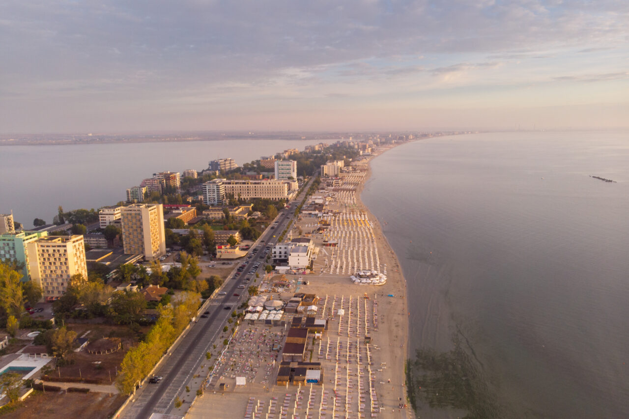 Concediu sub supraveghere în comunism. Cum îi SPIONA Securitatea pe românii și străinii care mergeau pe LITORAL