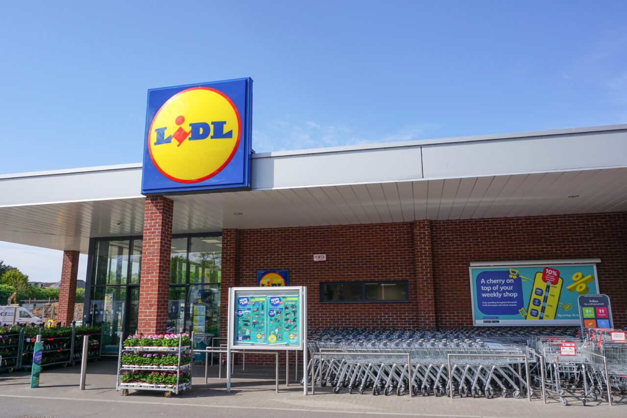 Cum s-a încheiat SCANDALUL izbucnit între Lidl Pașcani și ANPC, încă din 2013, în urma unui control la produsele alimentare, extins și la cosmetice