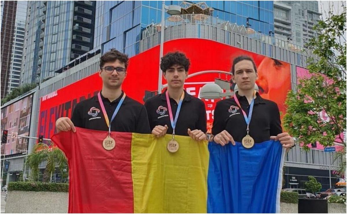 Trei elevi din România au fost PREMIAȚI la cel mai prestigios concurs de ştiinţă din lume. Care a fost proiectul care i-a impresionat pe jurați