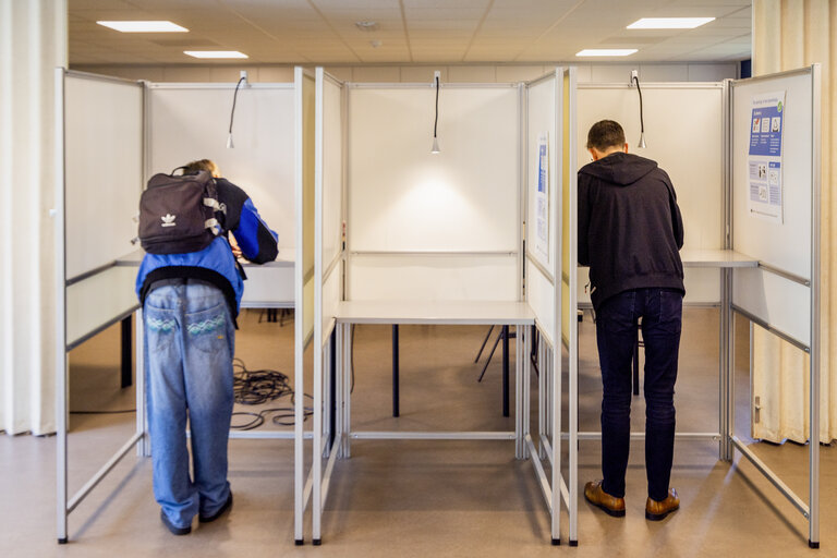 Ultimul bilanț al infracțiunilor electorale în București. O zi destul de liniștită, comunică Poliția