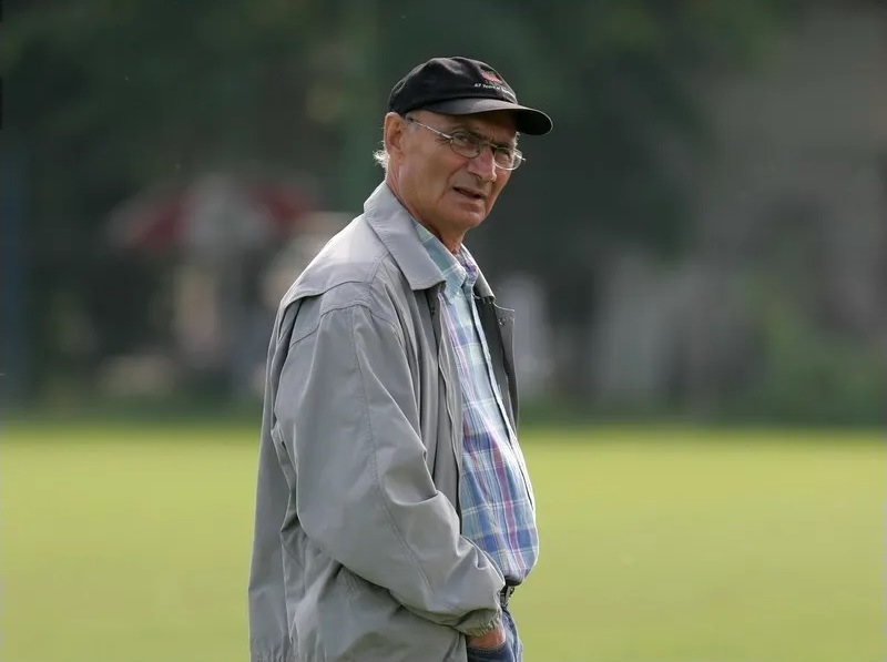Fotbalul românesc, în doliu! S-a stins din viață JACKIE IONESCU, legendarul antrenor care a dus Poli Timișoara pe culmile performanței