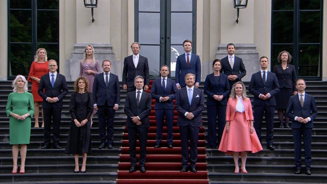 Noul GUVERN din Olanda, instalat la peste jumătate de an de la alegeri. Cine e Dick Schoof, premierul care îi ia locul lui Mark Rutte