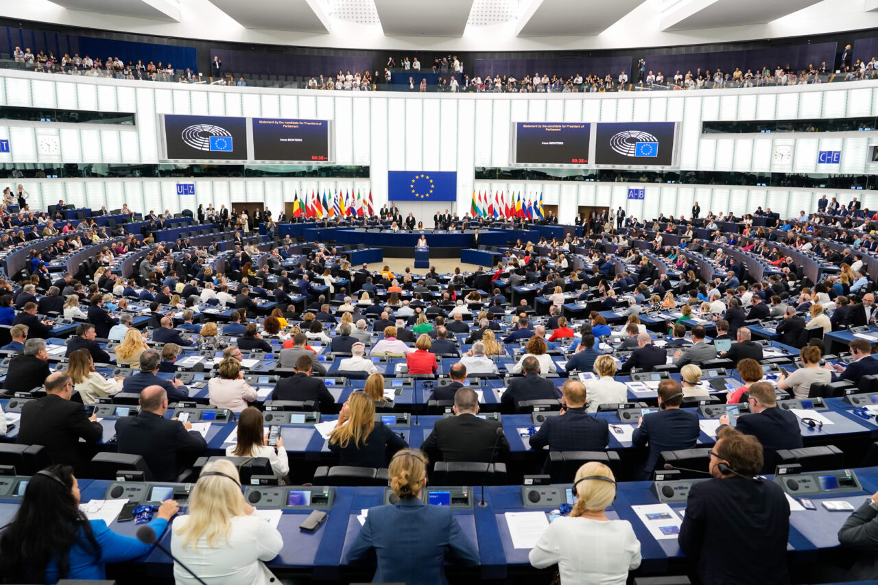 Parlamentul European începe cea de-a zecea legislatură. Sunt aleși președintele PE și al Comisiei Europene. Lista completă a eurodeputaților români