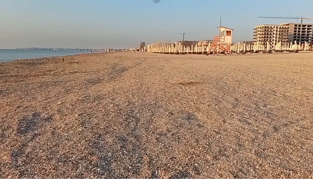 Imagini deziluzionante! Cum a ajuns să arate plaja din Mamaia acum, în iulie 2024