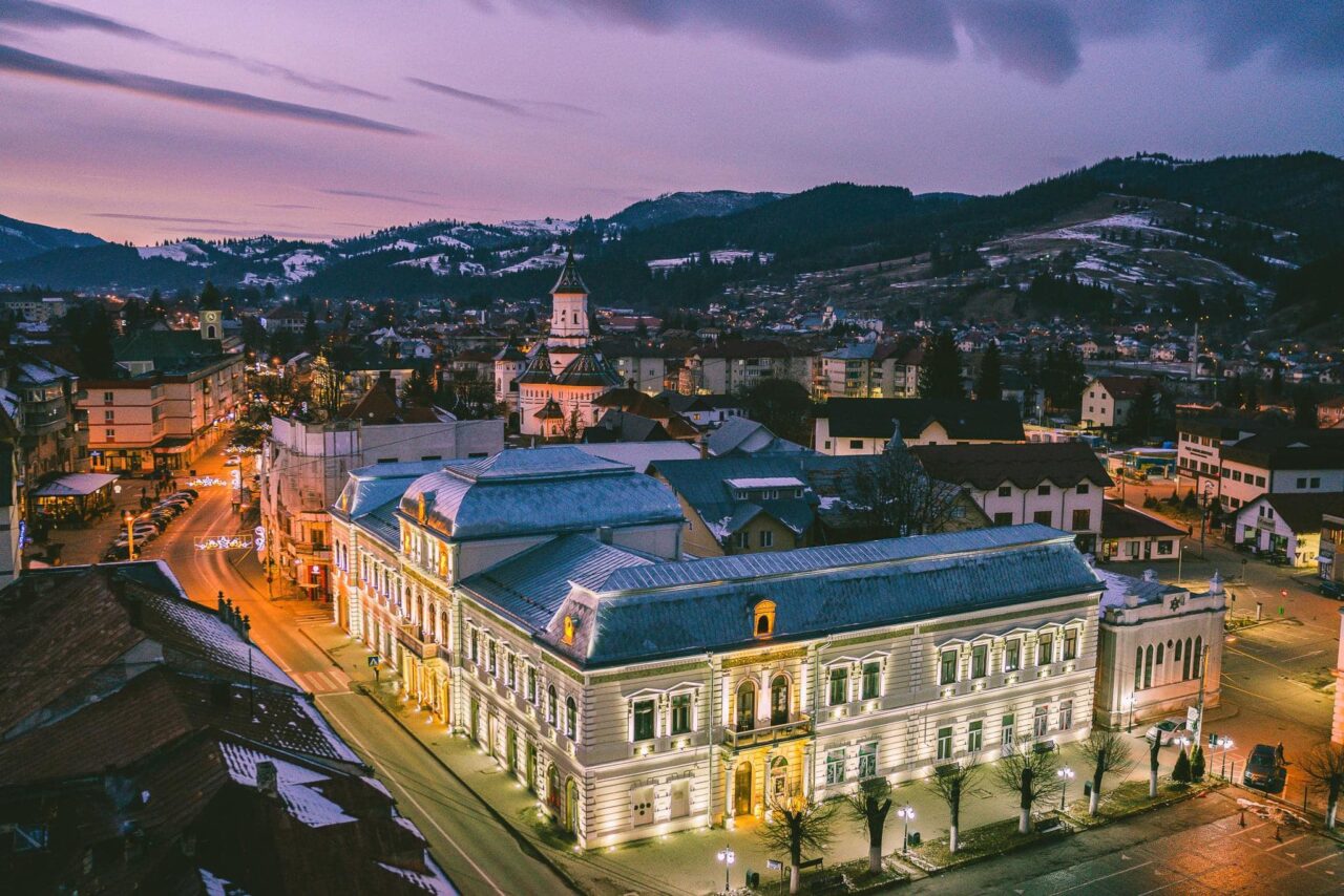 Locul din România în care se spune că poți întineri. A fost luat cu asalt de turiștii care vor să scape de caniculă
