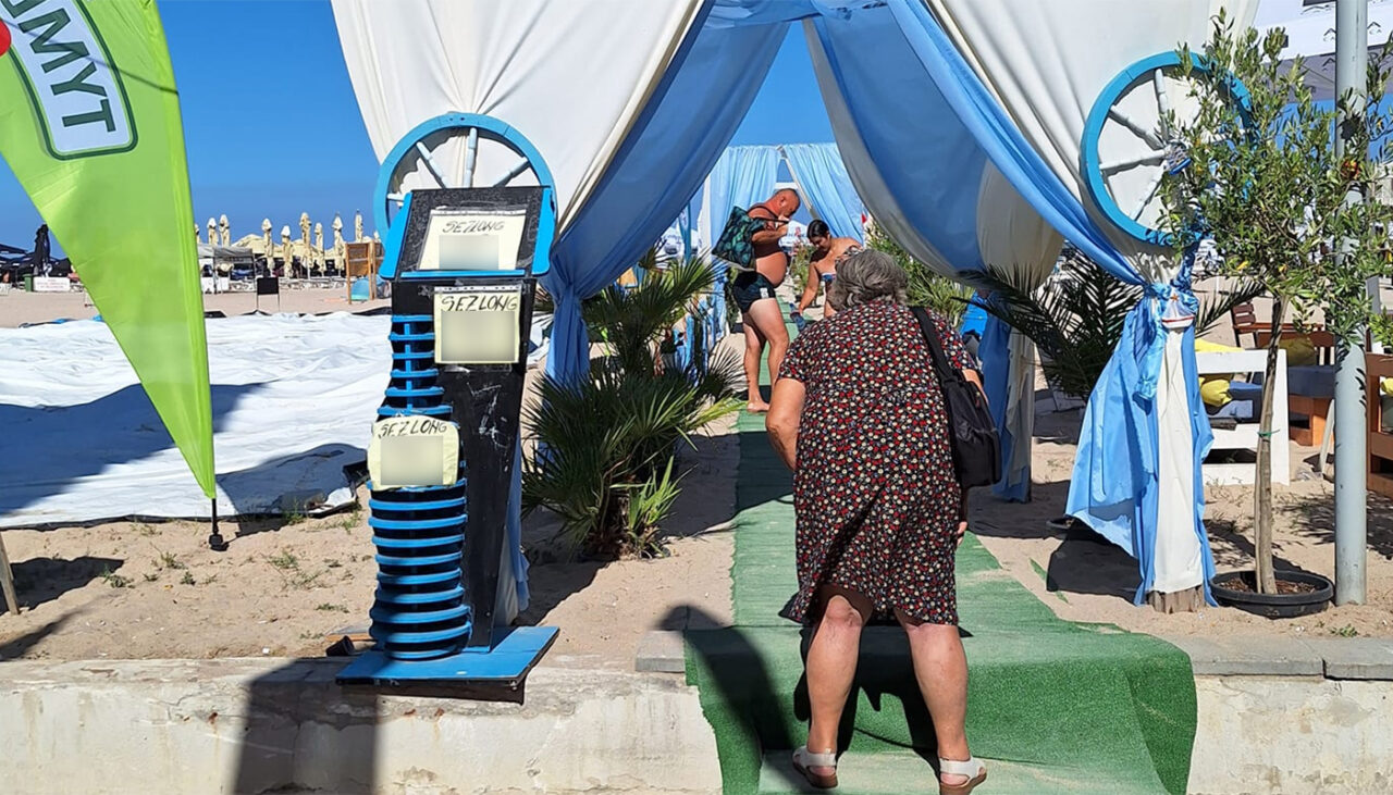 Cu ce PREȚ a ajuns să se închirieze un singur șezlong, în Eforie Nord, acum, în plin sezon estival